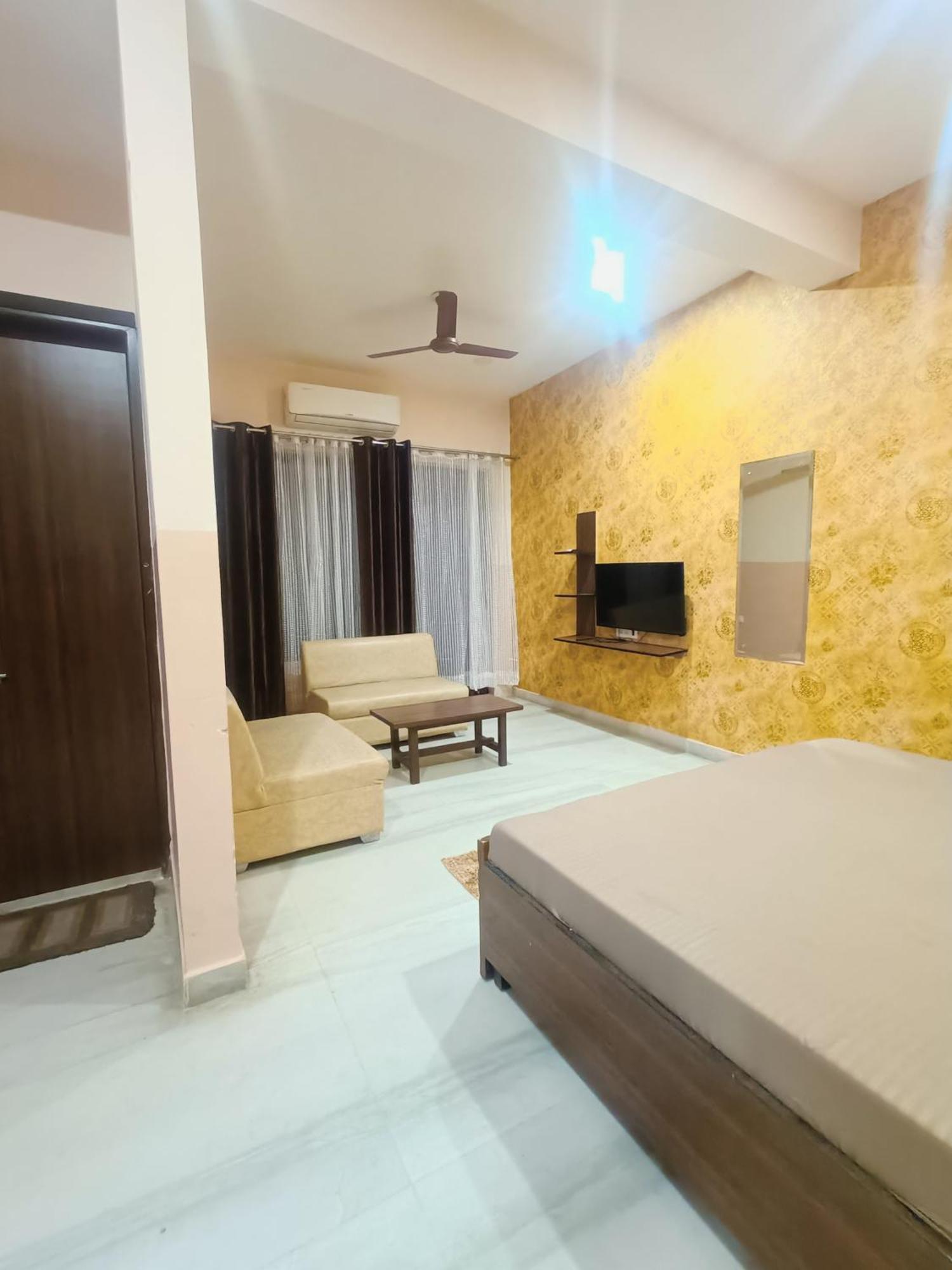 Апартаменты Mi Casa Sector 47 Гургаон Экстерьер фото