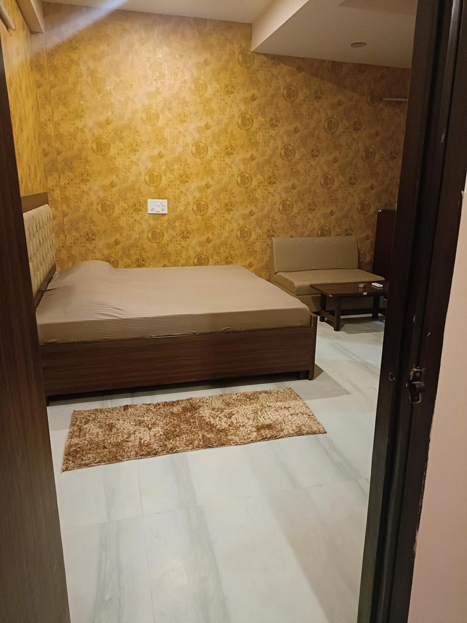 Апартаменты Mi Casa Sector 47 Гургаон Экстерьер фото