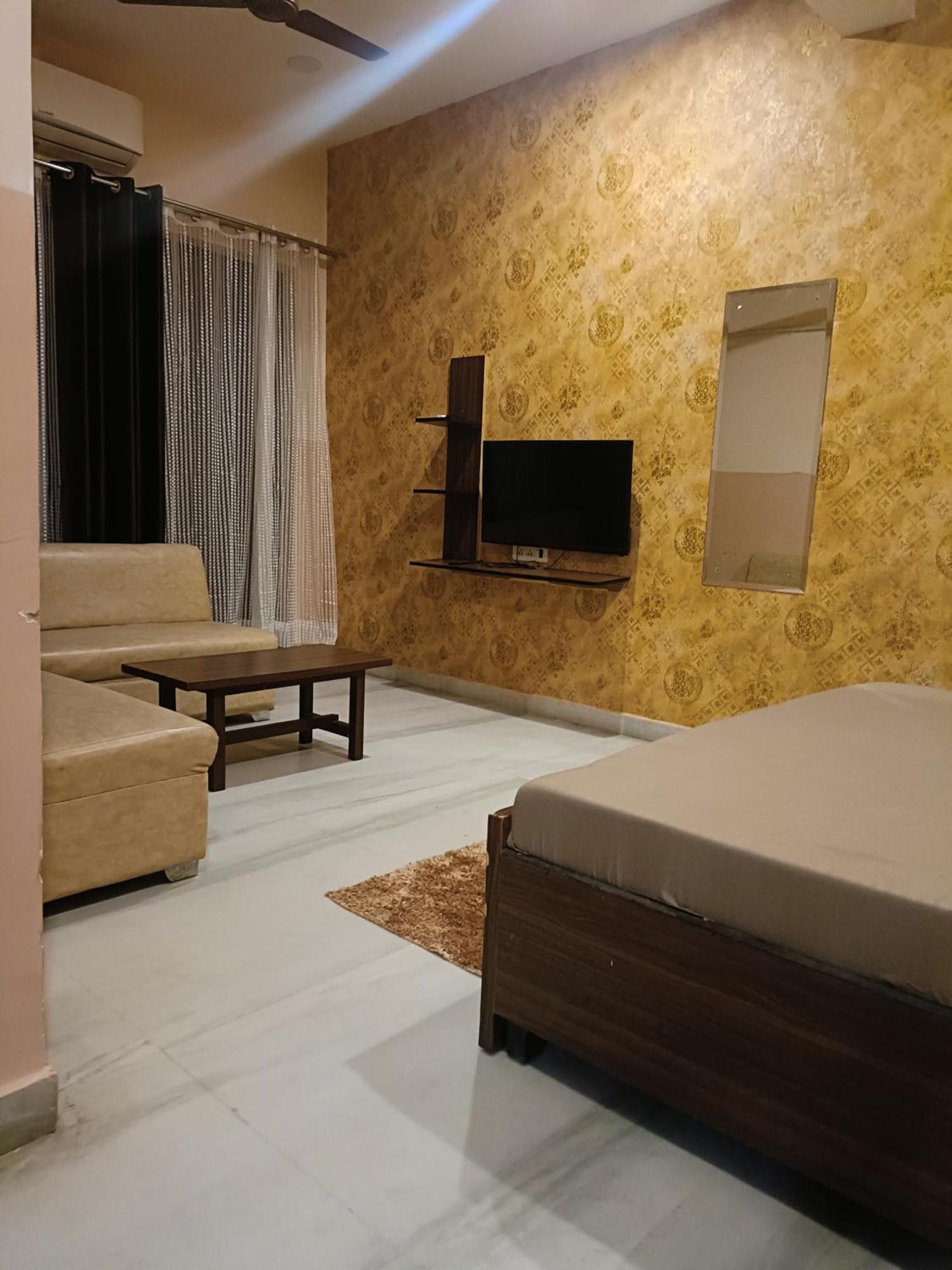 Апартаменты Mi Casa Sector 47 Гургаон Экстерьер фото